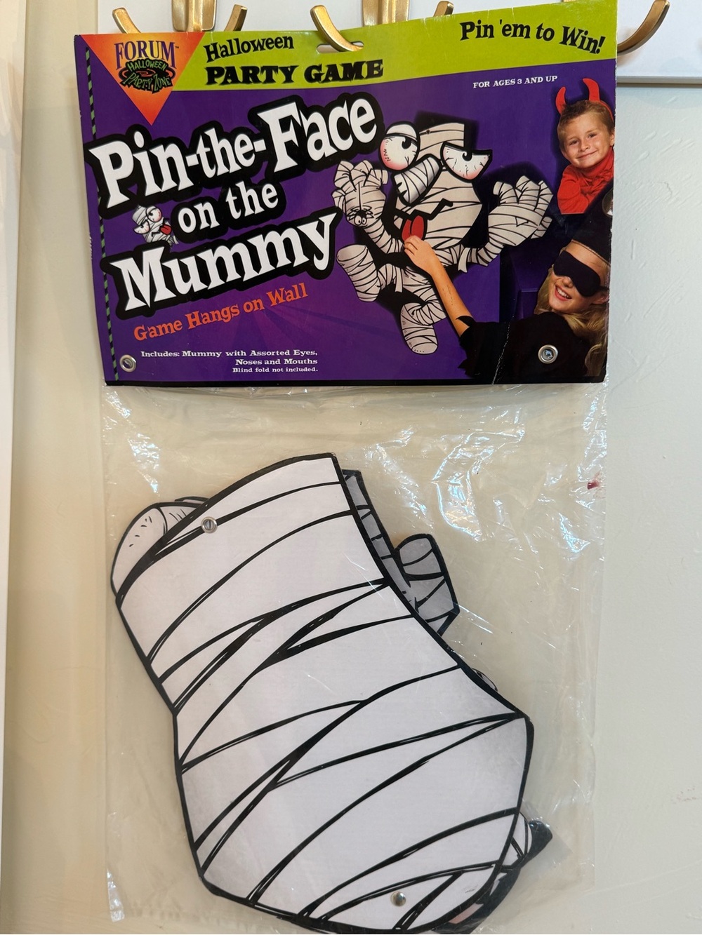 Spirit Pin-the-Face on the Mummy Halloween Party Game - Purple, White, Black